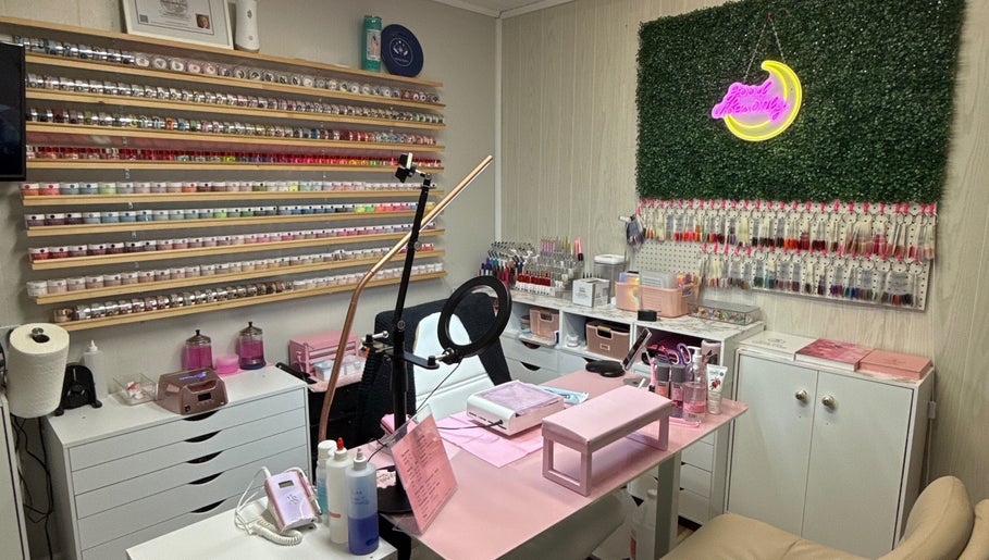 Phase Nails llc image 1