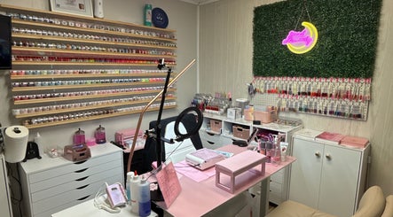 Phase Nails llc