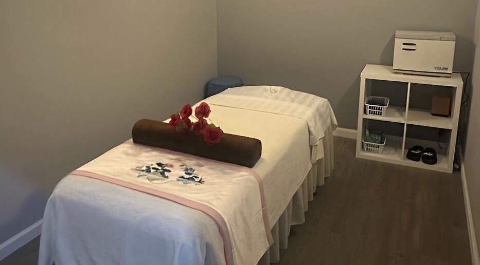 Cozy massage room at Head 2 Toe Spa Sandy Springs, Georgia, US, featuring a comfortable bed with floral decor.