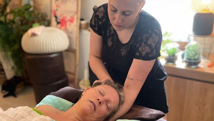 Soin relaxant chez Beauté Unique Esthéticienne à Domicile à Montélimar, Auvergne-rhône-alpes, FR.