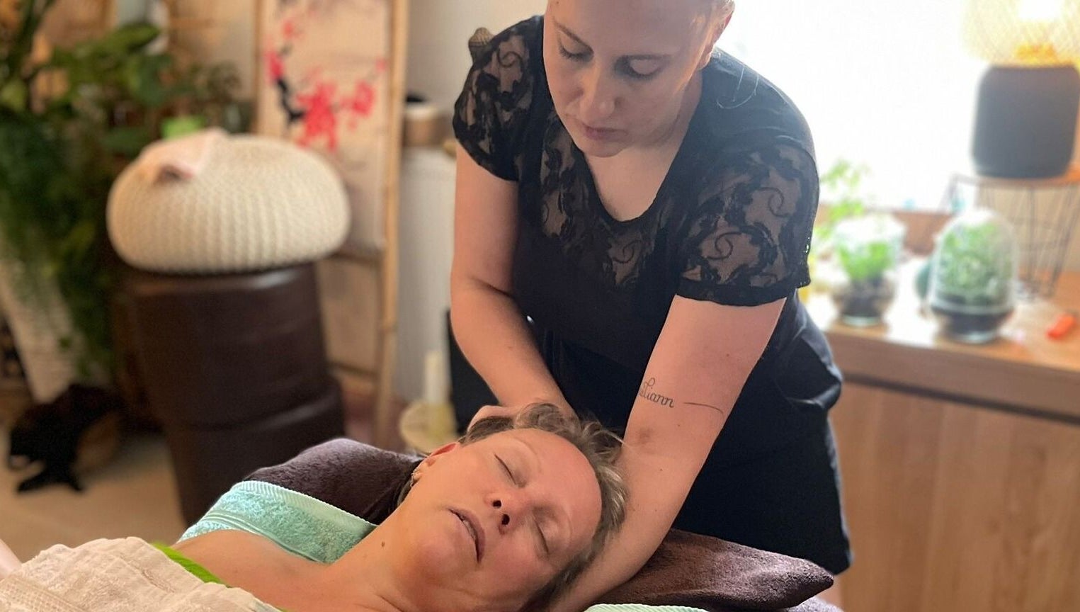 Soin relaxant chez Beauté Unique Esthéticienne à Domicile à Montélimar, Auvergne-rhône-alpes, FR.