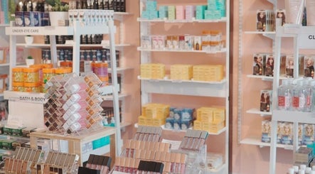 Mikaela Beauty Boutique NZ изображение 2