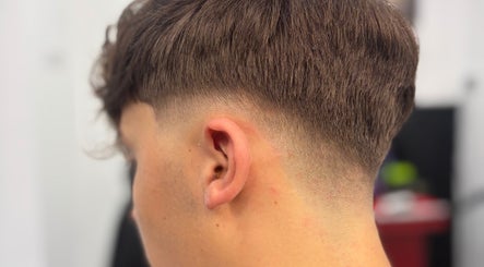 Corte de cabello estilo fade en Yisus Barber, Guadalix De La Sierra, Comunidad De Madrid, ES.