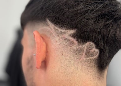Innovador diseño de corte de pelo en Yisus Barber, Guadalix De La Sierra, Comunidad De Madrid, ES.