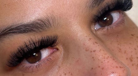 Lashed By Xio billede 2