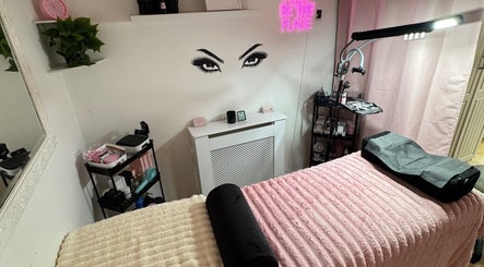Lashed By Xio slika 2