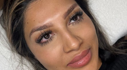 Lashed By Xio – obraz 3