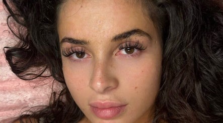Lashed By Xio billede 3