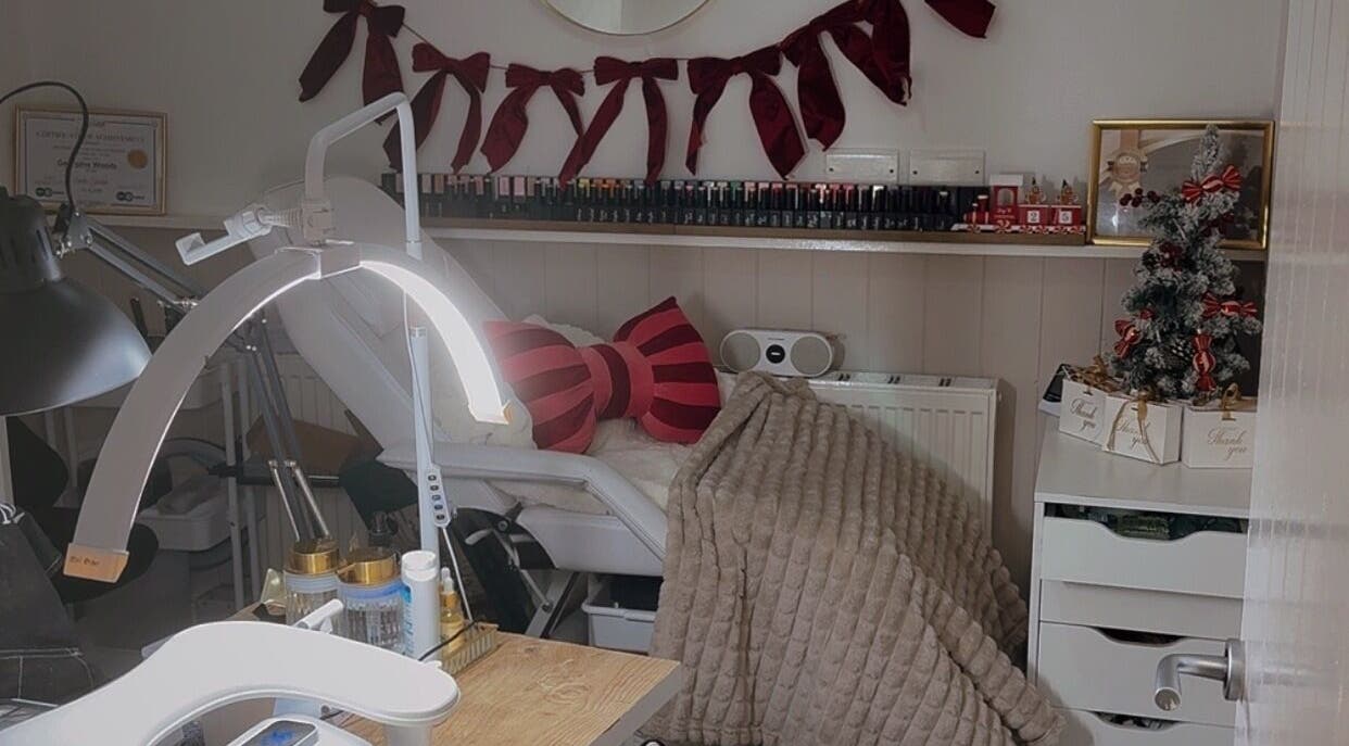 Nailedbygeorgina salon in Queensbury, England, GB features a cozy treatment space with festive decor.