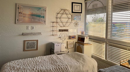 Cozy treatment room at Bare Lacquer Scottsdale located in Scottsdale, Arizona, US with soothing beach decor.