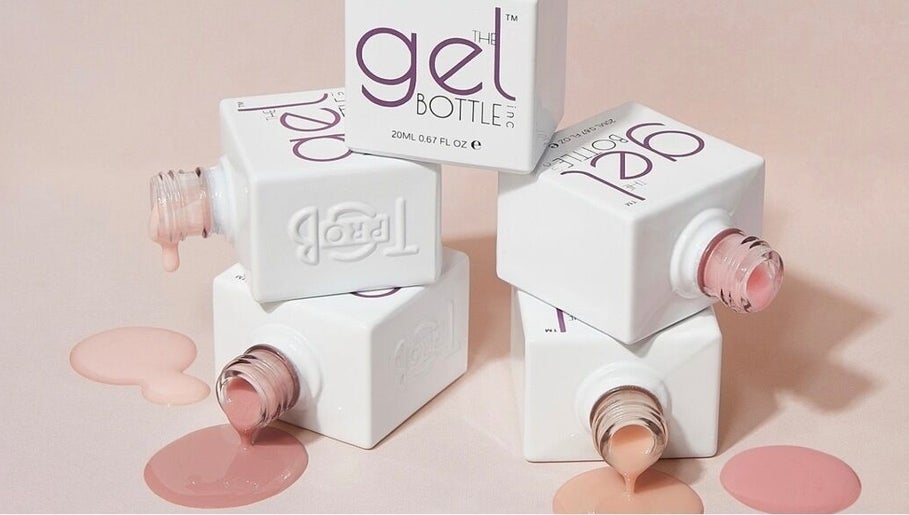 Velvet Varnish Nail Artistry – obraz 1