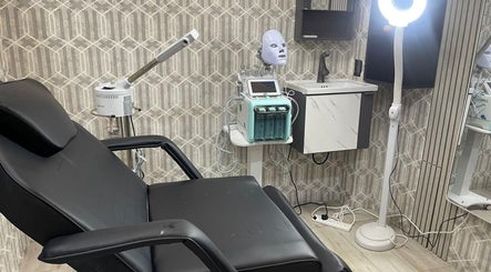 Aesthetic treatment room at Boulevard Salon By Hayssam in مسقط, محافظة مسقط, OM featuring a spa chair and equipment.