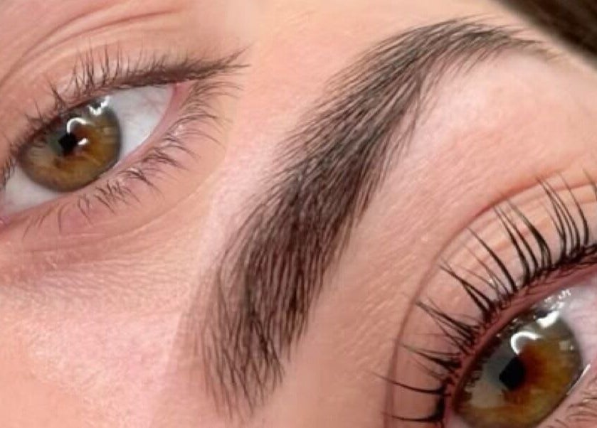 Close-up of well-defined eyebrows and eyelashes at KEFI BEAUTY, Par, England, GB.