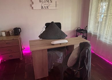 Chic setup at Blom's Beauty Bar, Boksburg, Gauteng, ZA. Elegant nail desk with soft lighting and cozy chair.