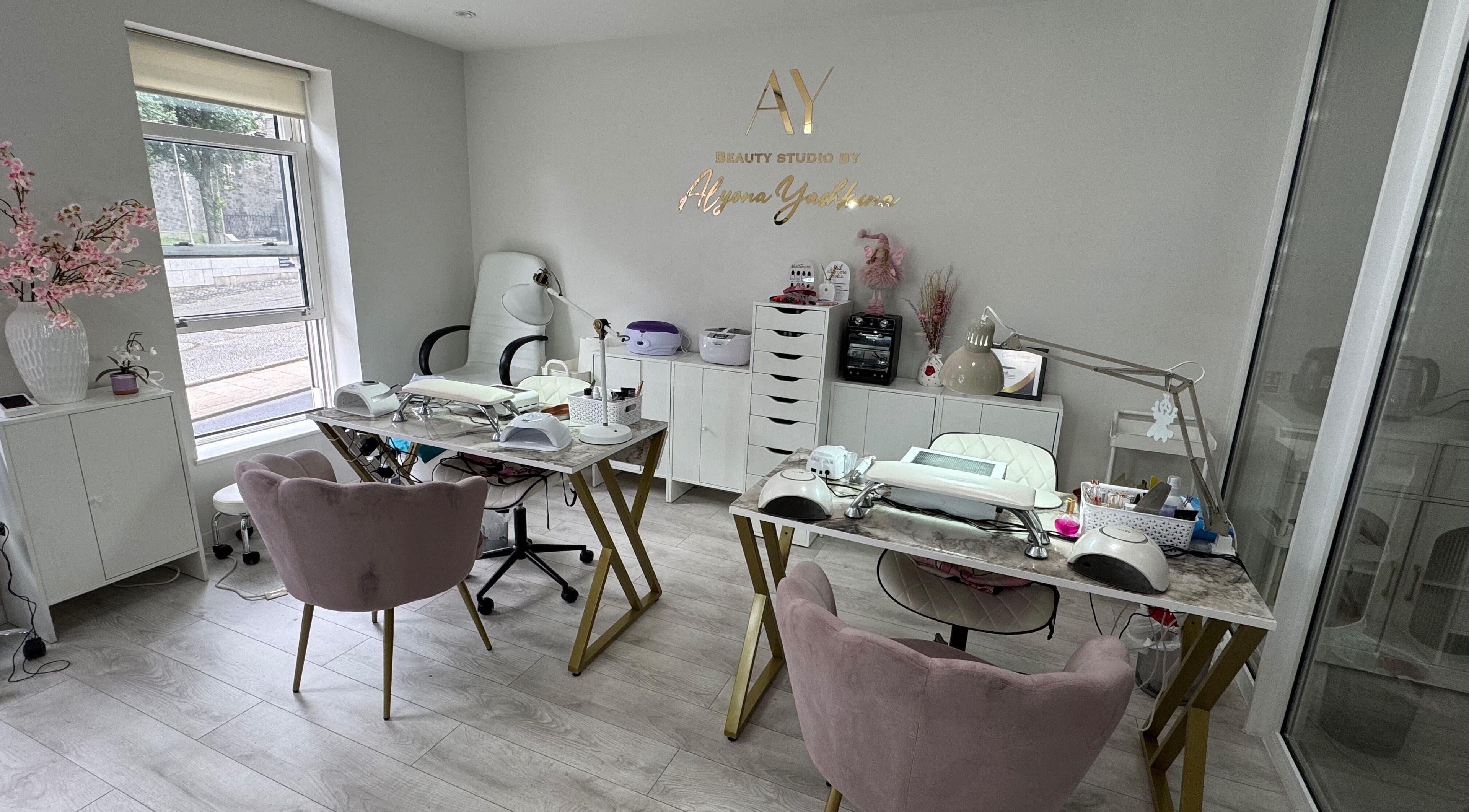 Interior view of Beauty Studio By Alyona Yashkina in Dublin, Каунти Дублин, IE showcasing elegant workstations.