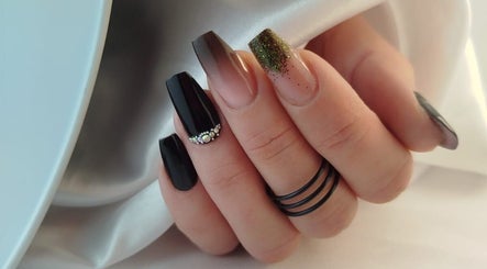 M’ tes Ongles by MO