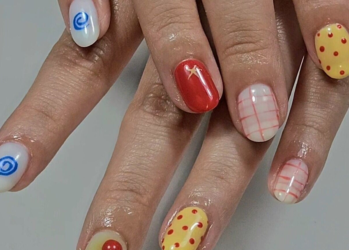 Manicura artística en Moszu Studio, Santiago De Surco, Provincia De Lima, PE.