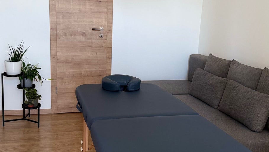 Masszázságy és kanapé a Wellness Masszázs Budapest központban, Budapest, Magyar, HU.