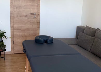 Masszázságy és kanapé a Wellness Masszázs Budapest központban, Budapest, Magyar, HU.