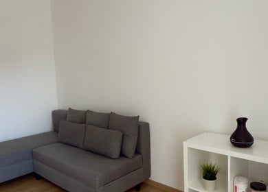 Modern szürke kanapé a Relaxációs Teremben, Wellness Masszázs Budapest, Budapest, Magyar, HU