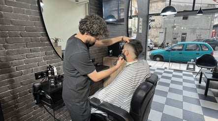 Εικόνα DMC Barber Shop 2