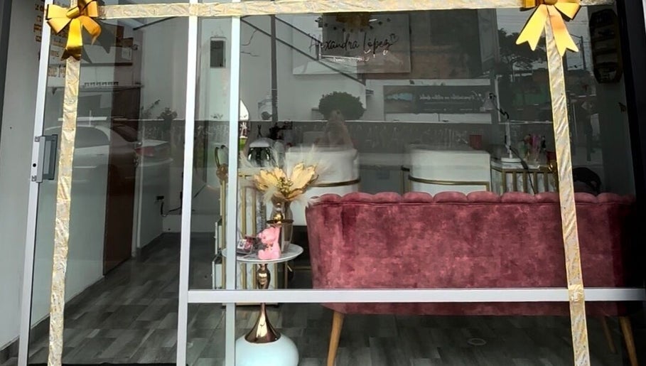Alexandra López Nail Studio image 1