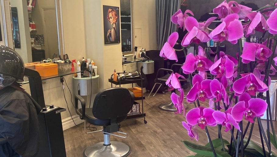 Hair Spa Salon & Nanoplastia Toronto 1paveikslėlis