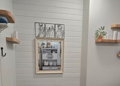 Elegant wall decor and mirror at Sugar Chic Studios, Idaho Falls, Idaho, US showcasing modern interior design.