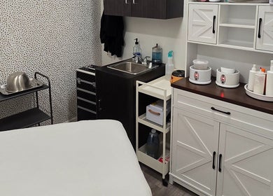 Relaxing treatment room at Sugar Chic Studios in Idaho Falls, Idaho, US, featuring modern spa essentials.