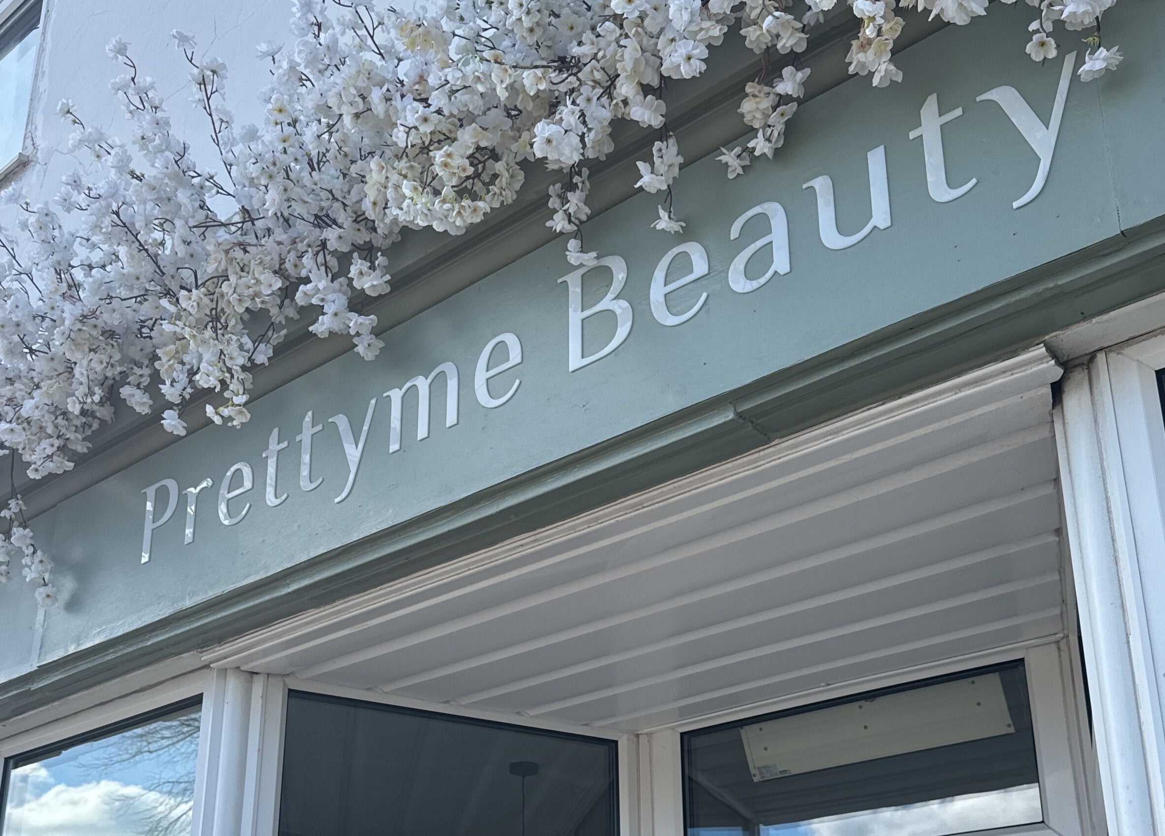 Prettyme Beauty Allestree entrance with floral decor, Derby, England, GB.
