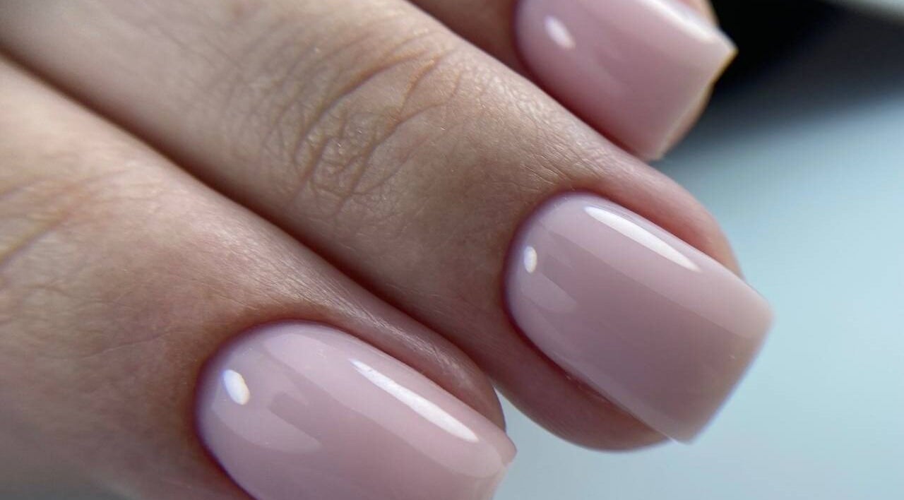 Manucure élégante chez NailsWithLove, Jemeppe-sur-sambre, Région Wallonne, BE.