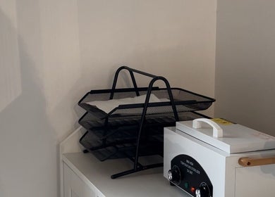 Outils de stérilisation chez NailsWithLove, Jemeppe-sur-sambre, Région Wallonne, BE.