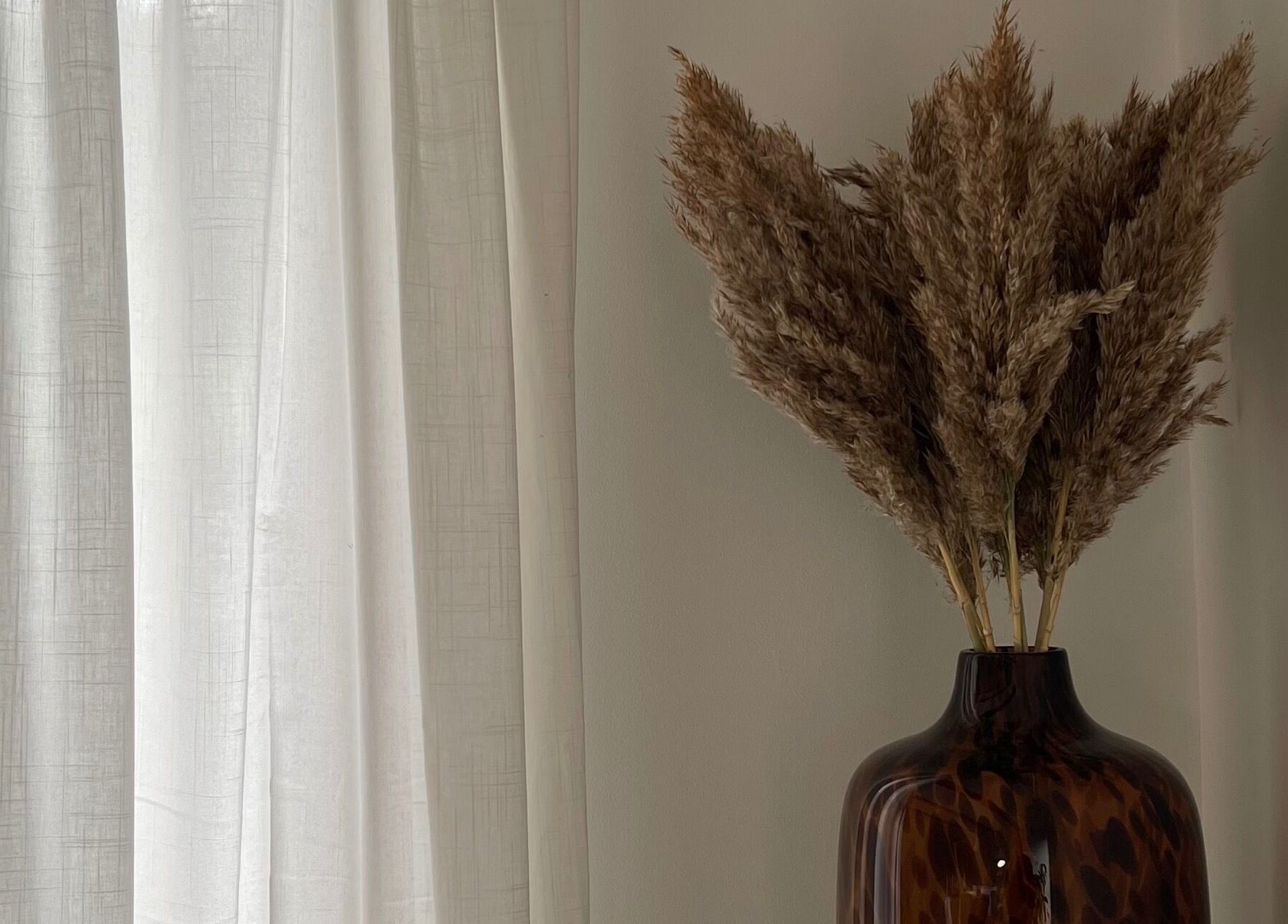 Vase de fleurs séchées chez NailsWithLove à Jemeppe-sur-Sambre, Région Wallonne, BE.