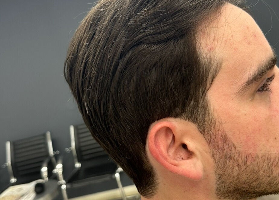 Modern mannenkapsel bij Royal Elegance in Amstelveen, Noord-Holland, NL. Strakke en frisse look.