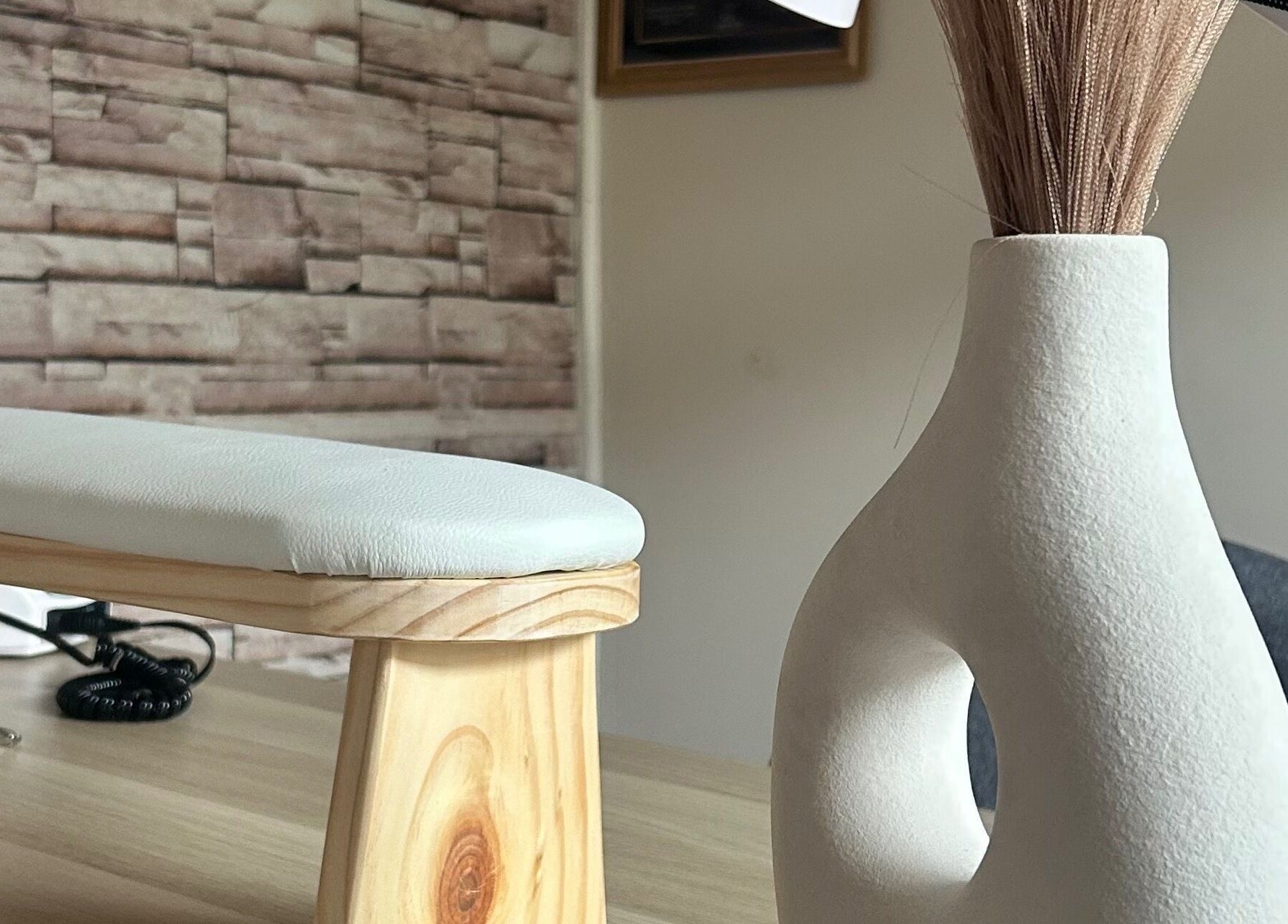 Decoración elegante en Denmnails, Maipú, Región Metropolitana, CL. Espacio de bienestar y calma.