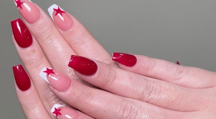 Gloss and glow beauty bar image 2