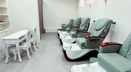 Glazed Nails at Changi City Point