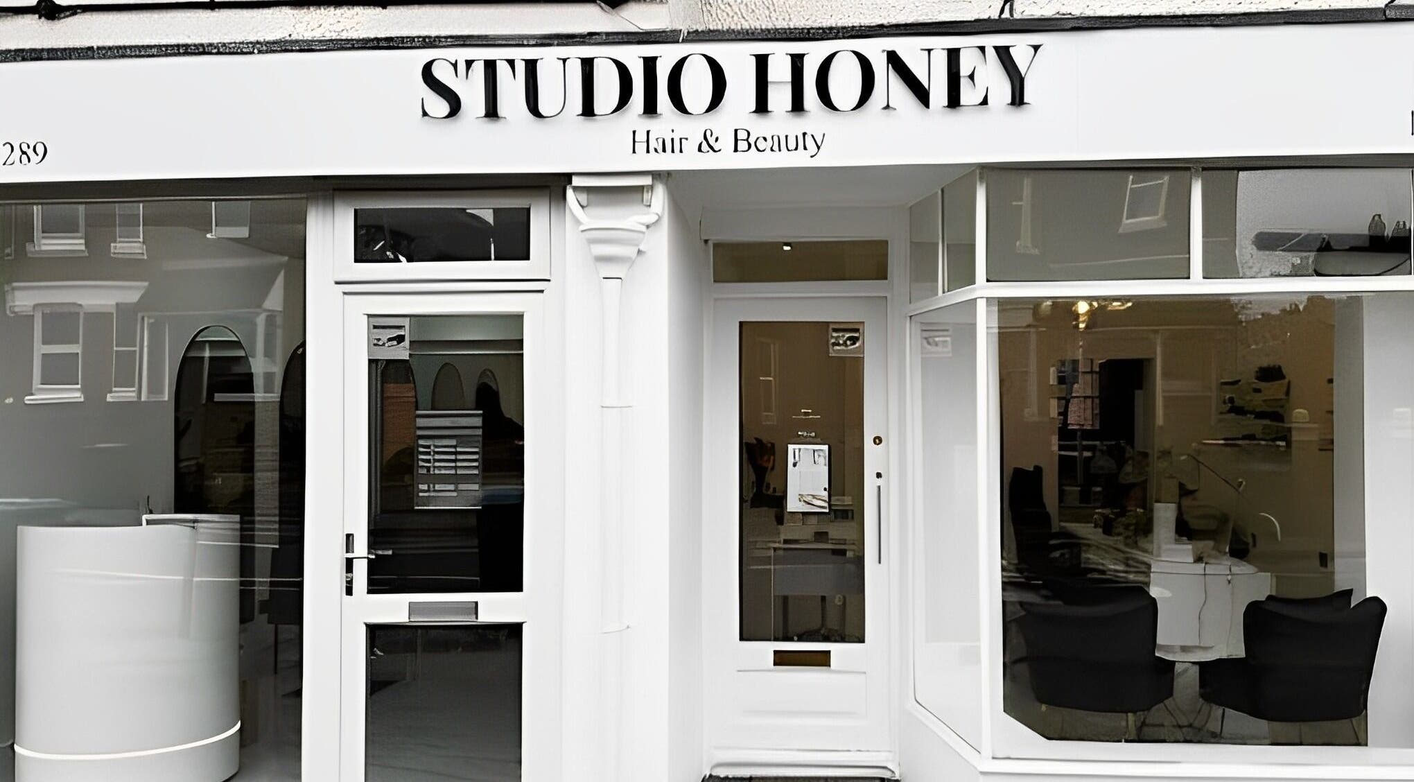 Front view of STUDIO HONEY, a chic beauty venue in Southampton, England, GB.