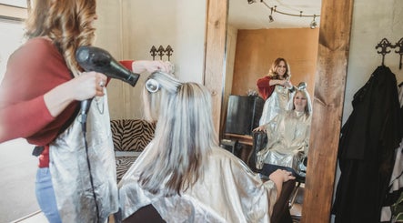 Outlaw Salon image 3