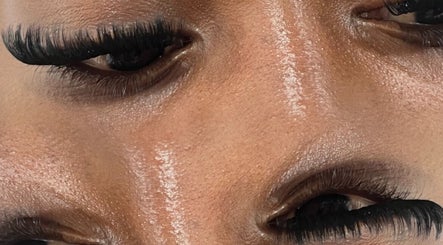 Allure lashes image 3
