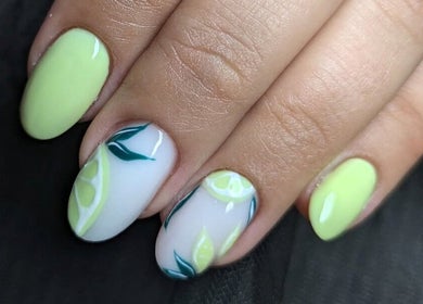 Art d'ongles à thème citron vert à Vénuseum, Mouy, Hauts-de-France, FR. Éclat naturel et vibrant.