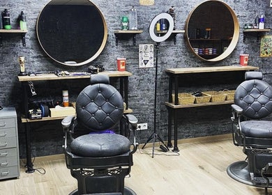 Interieur van Mitch Blends (South Side Barbers), stijlvolle kappersstoelen in Beek, Limburg, NL.