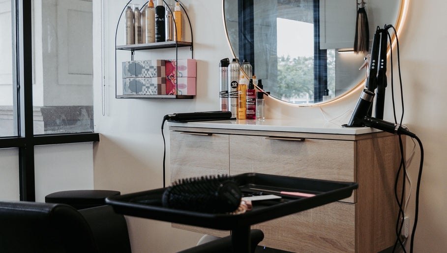Wildflower Hair Salon, bilde 1