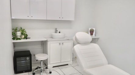 Cosmetic Nurse Carly image 3