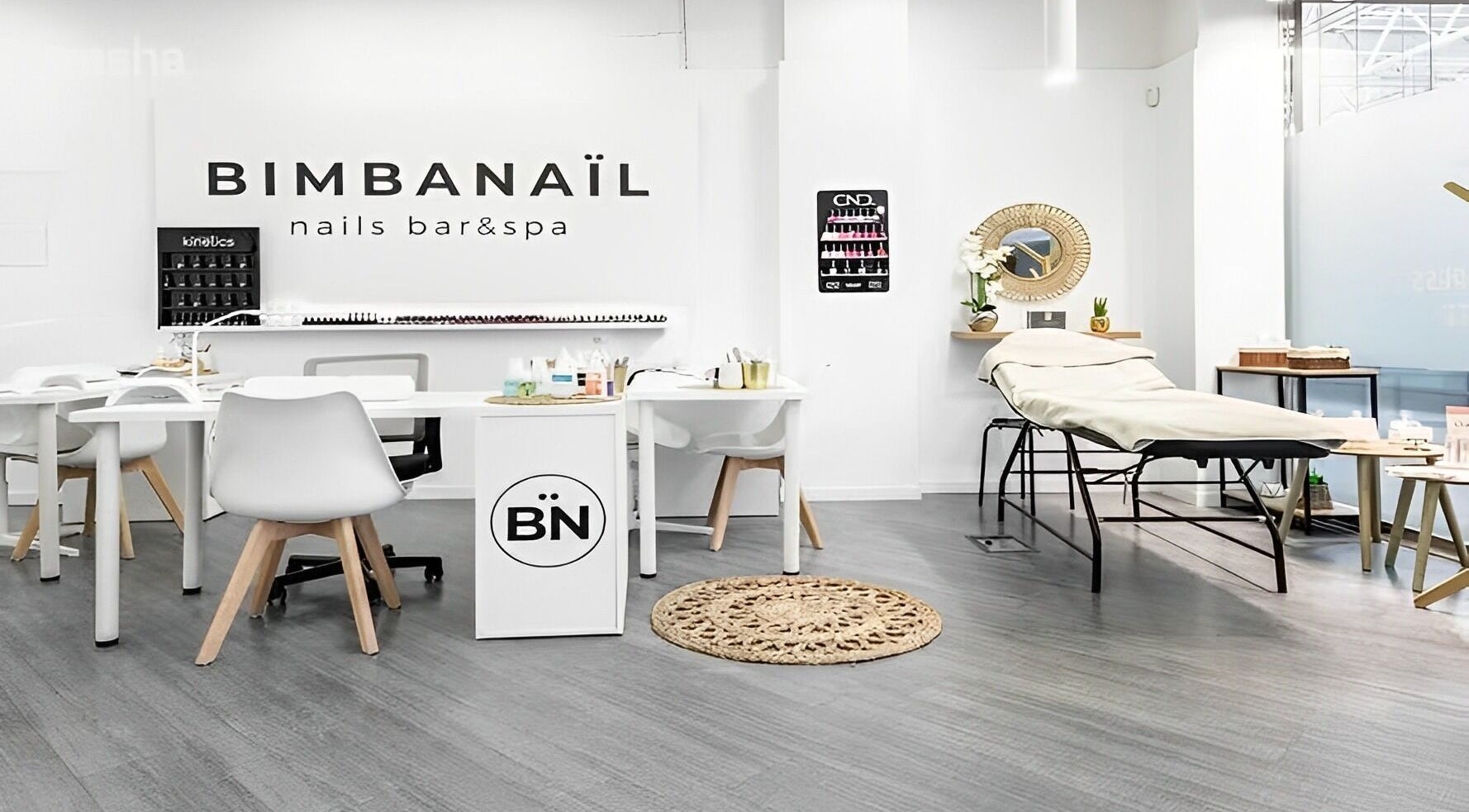 Interior de Bimbanaïl Segovia, espacio moderno y acogedor en Segovia, Castilla Y León, ES.