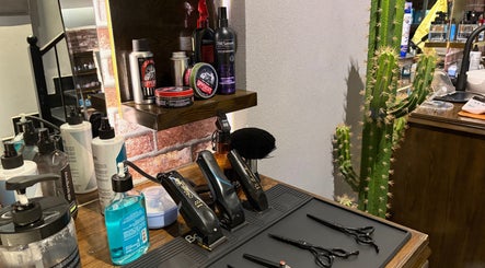 إعداد أدوات صالون ذا دارك سِزر | The Dark Scissor Barber في ينبع، منطقة المدينة المنورة. مستحضرات تجميل ومعدات حلاقة.