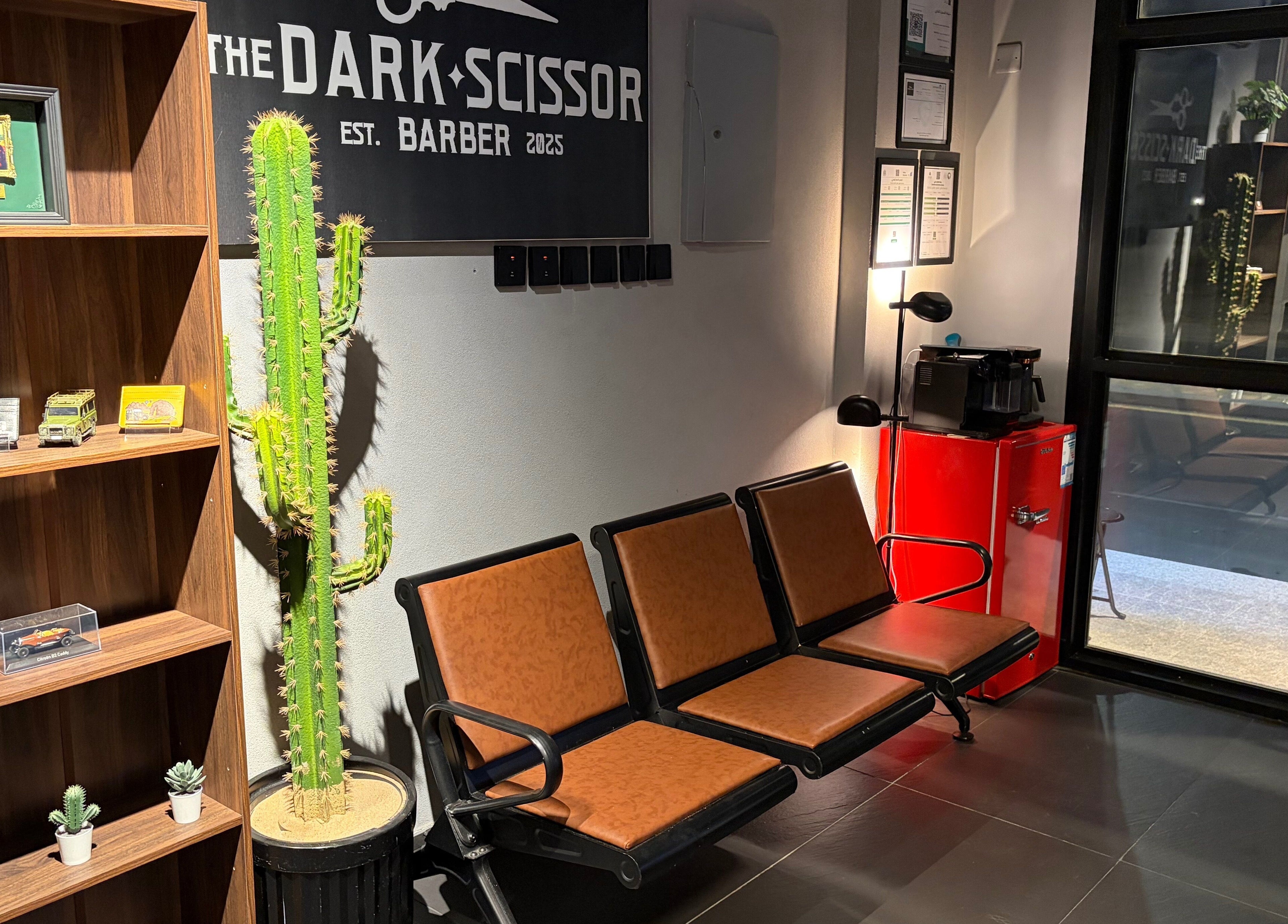 مدخل مريح في صالون ذا دارك سِزر | The Dark Scissor Barber، ينبع، منطقة المدينة المنورة، SA.