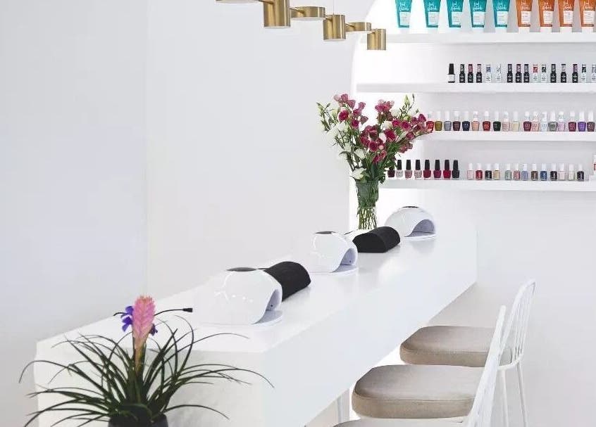 Σύγχρονος χώρος περιποίησης άκρων στο Kuku Jari Νέα Φιλαδέλφεια, Nea Filadelfia, Greece, GR.