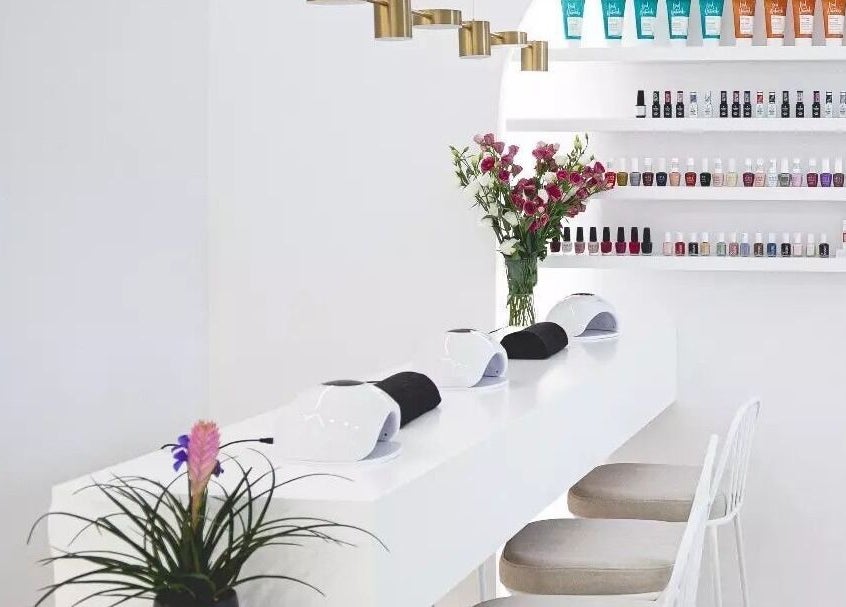 Σύγχρονος χώρος περιποίησης άκρων στο Kuku Jari Νέα Φιλαδέλφεια, Nea Filadelfia, Greece, GR.