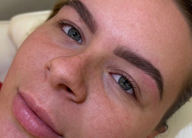Close-up of freshly shaped eyebrows at Mhbeautz, Birmingham, England, GB. Showcasing precision beauty services.
